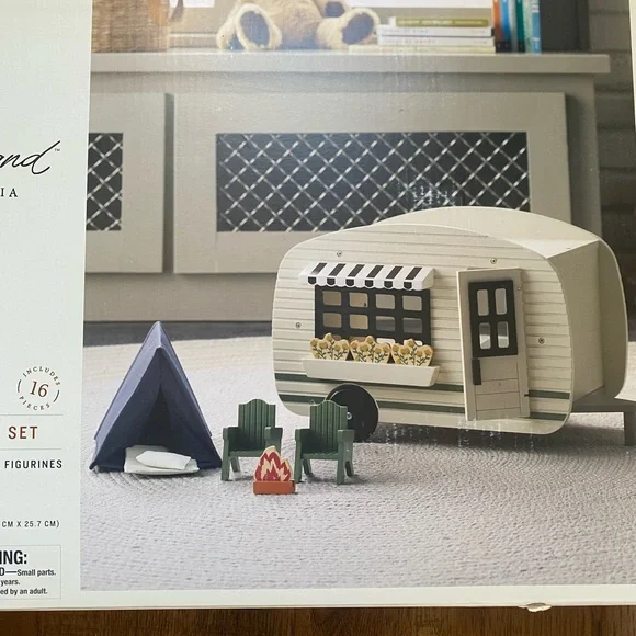 Hearth & Hand Camper Dollhouse Set - Picture 3 of 6